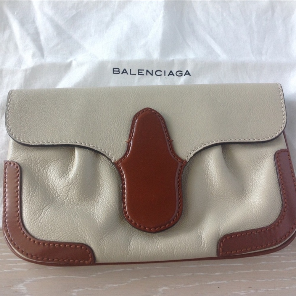 💯 Authentic Balenciaga Clutch